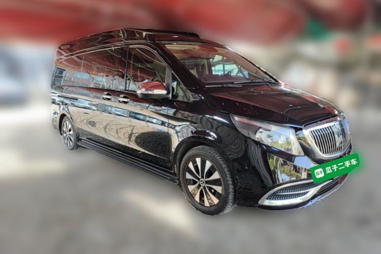 Used Mercedes-Benz Vito 2021 2.0T Elite Version 8 Seats Front Right 45 Deg