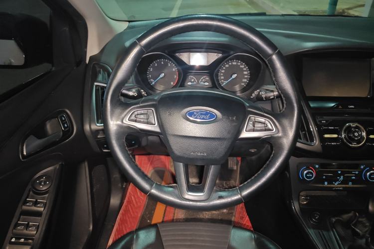 Used Ford Focus 2015 Hatchback EcoBoost 125 Manual – Ultra-Style Edition