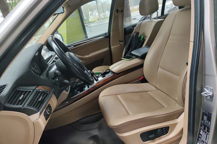 Used BMW X5 2011 xDrive35i Luxury Model
