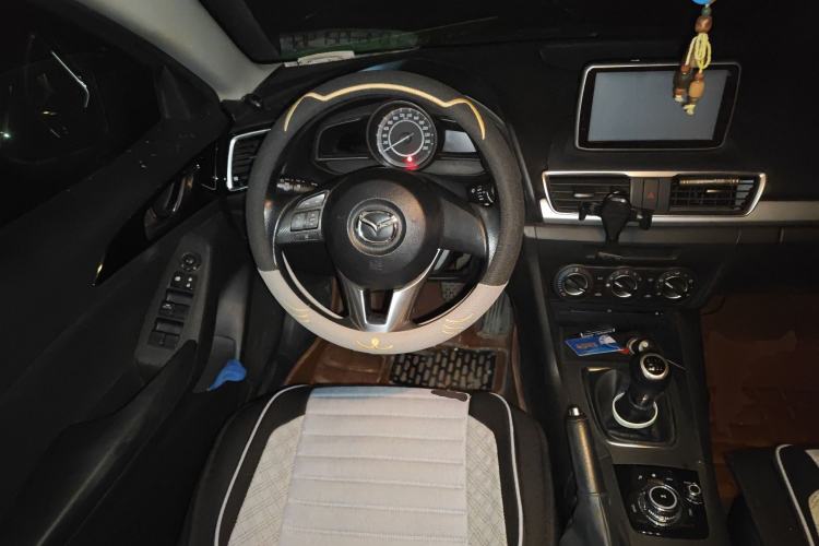 Used Mazda 3 Axela 2014 Sedan 1.5L Manual Comfort Model Steering Wheel