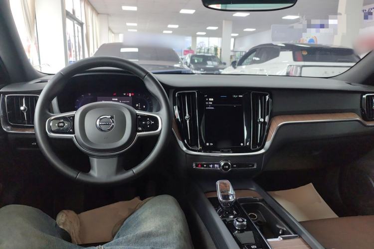 Used Volvo S60 2024 B4 Zhiyuan Luxury Edition