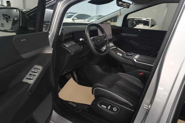 Used XPeng X9 2024 640 All-Wheel Drive High-Performance Max Driver Seat