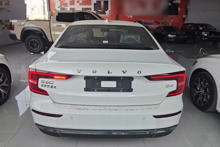 Used Volvo S60 2026 Model B4 Zhiyi Luxury Edition