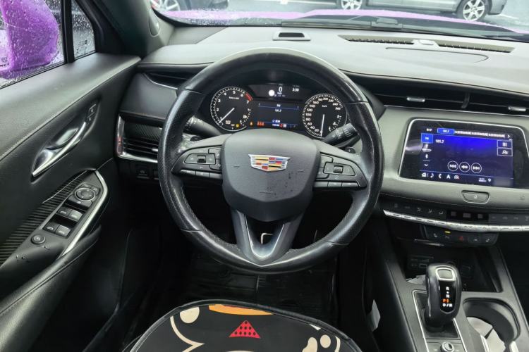 Used Cadillac XT4 2018 28T 4x4 Leading Sport Model Steering Wheel
