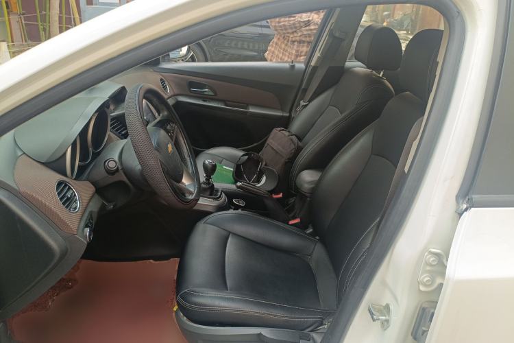 Used Chevrolet Cruze 2013 Hatchback 1.6L Manual Luxury Model Left Front Seat