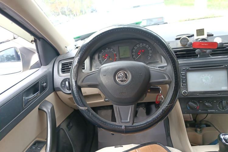 Used Skoda Rapid 2013 1.6L Manual Smart Selection Model
