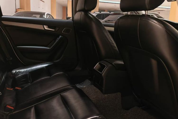 Used Audi A4L 2013 35 TFSI Automatic Comfort Model Interior 3