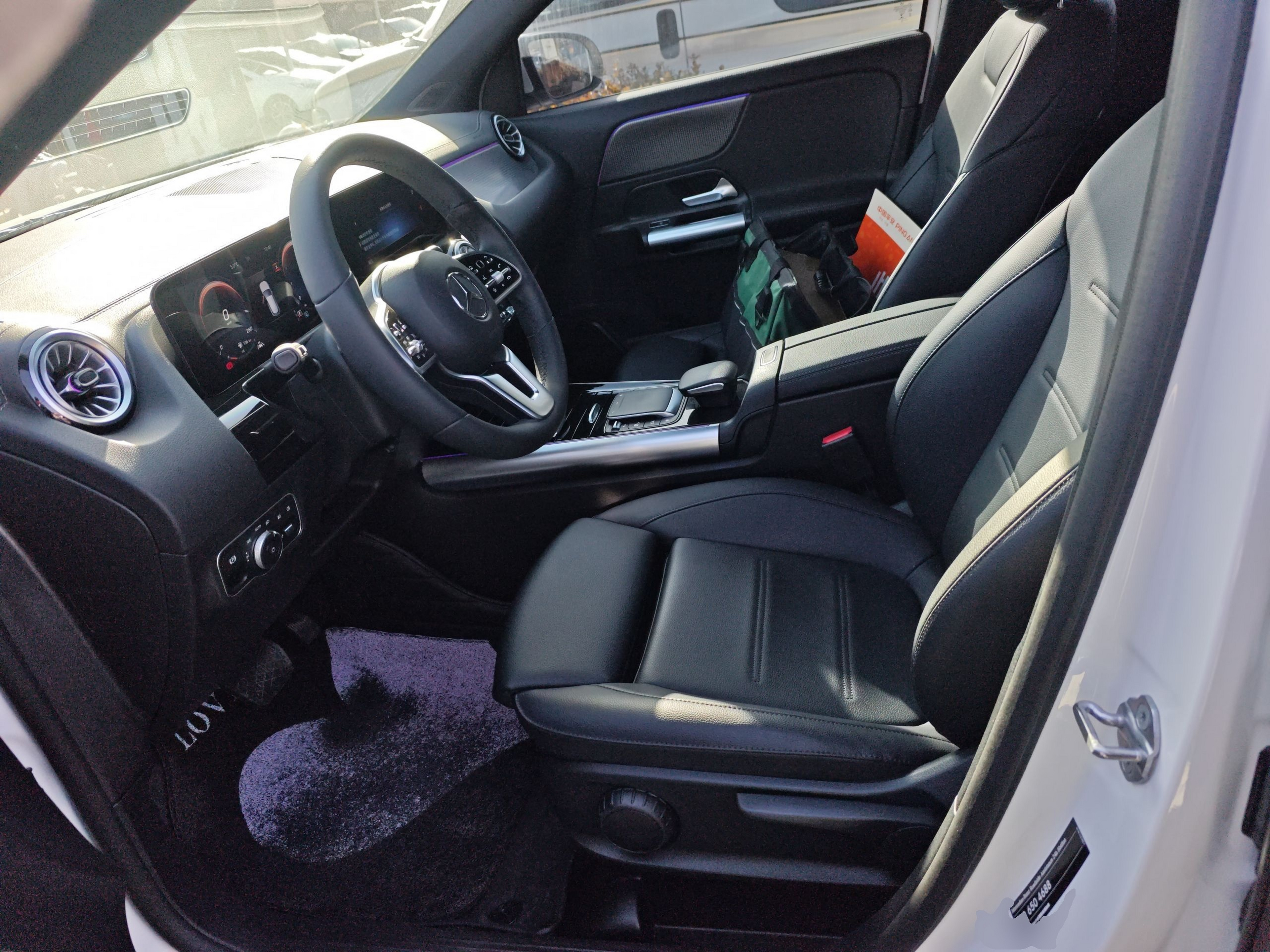 Переднее сиденье в автомобиле