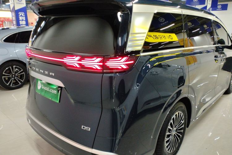 Used Denza D9 2022 DM-i 970 Four-Wheel Drive Flagship Model
