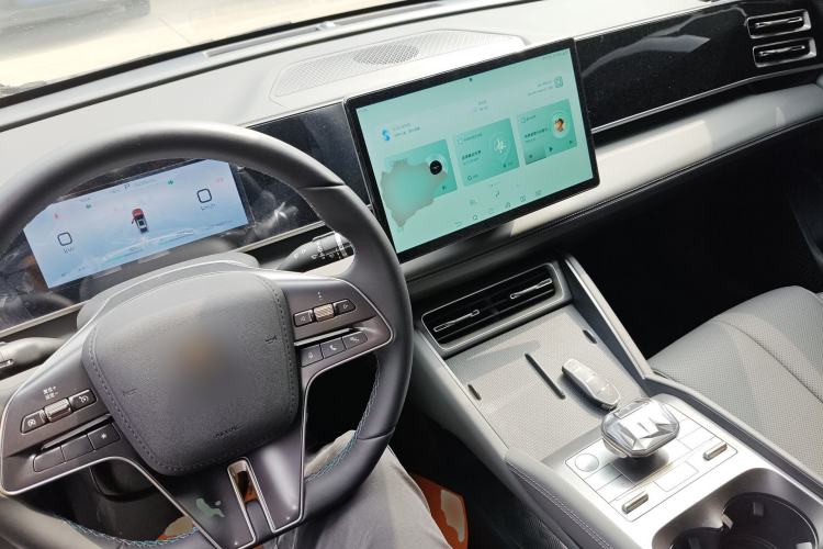 Used BYD Qin L 2024 DM-i 80KM Beyond Model Center Console