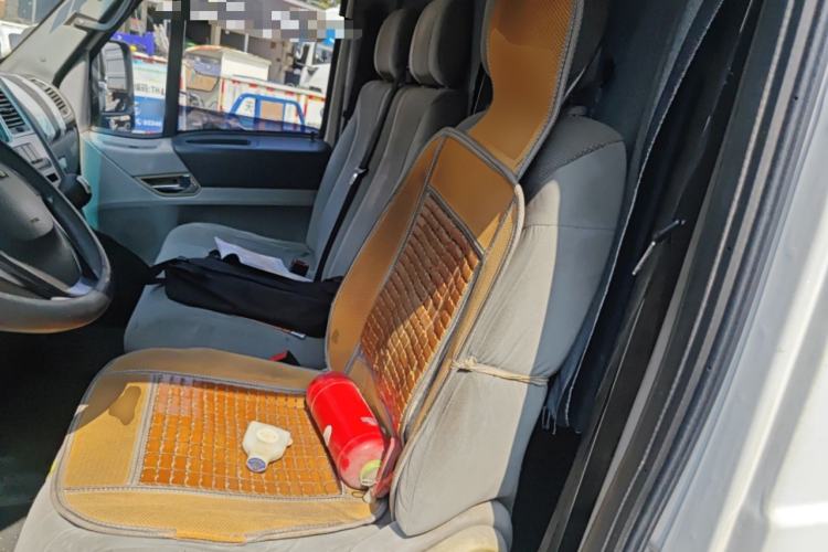 Used Iveco Power Daily 2017 2.5T Deluxe A32 Mid-Roof 5-7 Seater 47Z5 Passenger Van