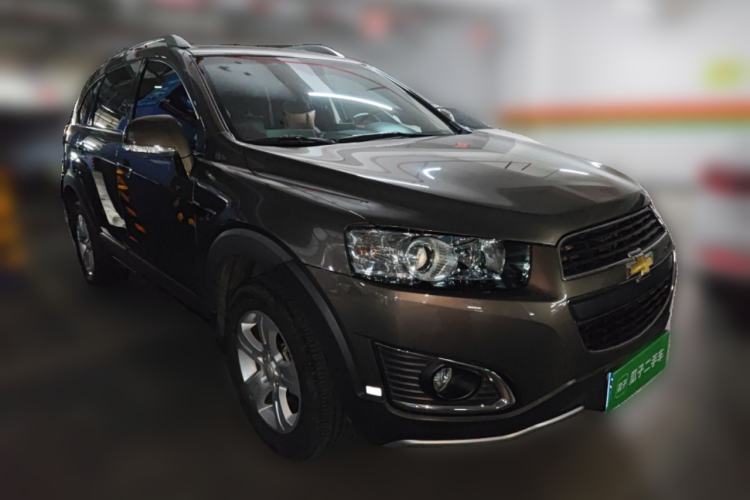 Used Chevrolet Captiva 2015 2.4L Two-Wheel Drive Urban Version 7 Seats Front Right 45 Deg