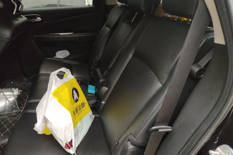 Used Dodge Journey 2013 2.4L Two-Wheel Drive Luxury Version
