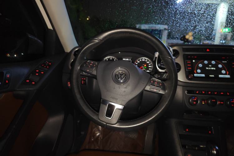 Used Volkswagen Tiguan 2015 1.8TSI Automatic Two-Wheel Drive Luxury Model Steering Wheel