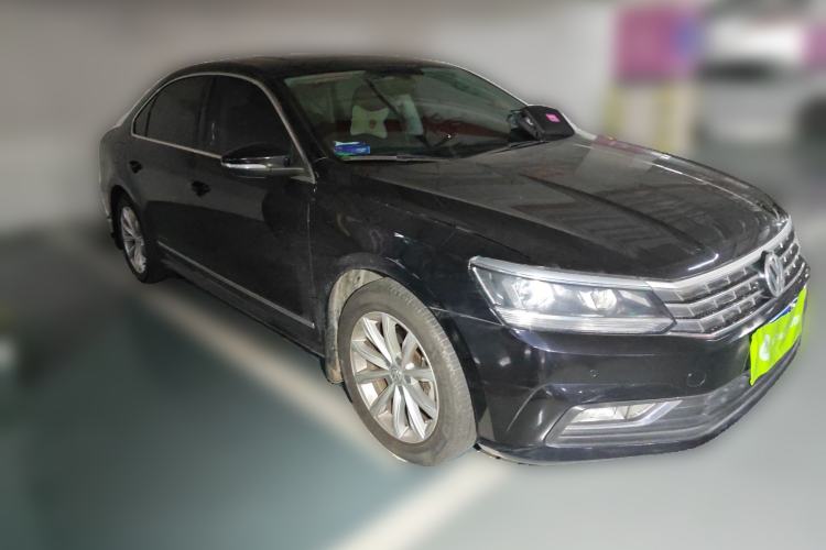 Used Volkswagen Passat 2017 330TSI DSG Luxury Edition Front Right 45 Deg