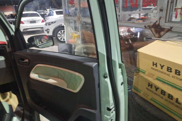 Used Wuling Hongguang MINIEV 2021 Macaron Sandwich Model 120 km Lithium Iron Phosphate