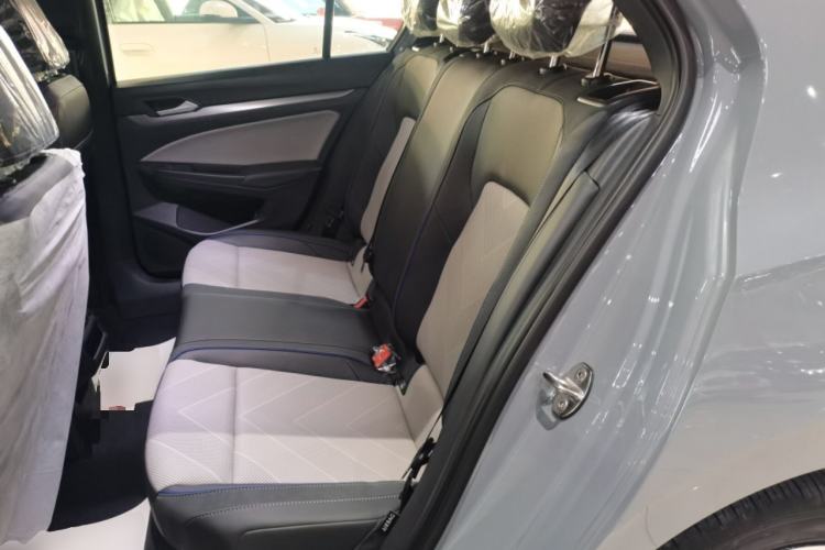 Used Volkswagen Golf 2025 Facelift 300TSI R-Line
