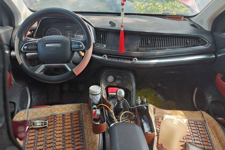 Used Haval H2s 2017 Red Label 1.5T Manual Comfort Model Center Console