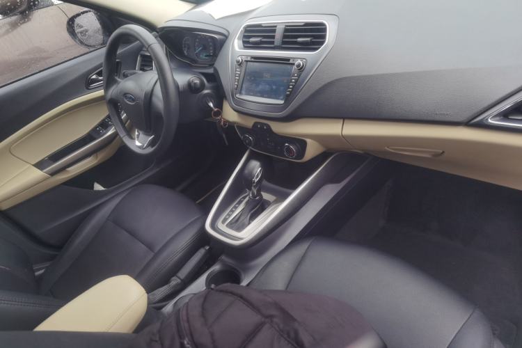 Used Ford Escort 2017 1.5L Automatic Comfort Model Center Console