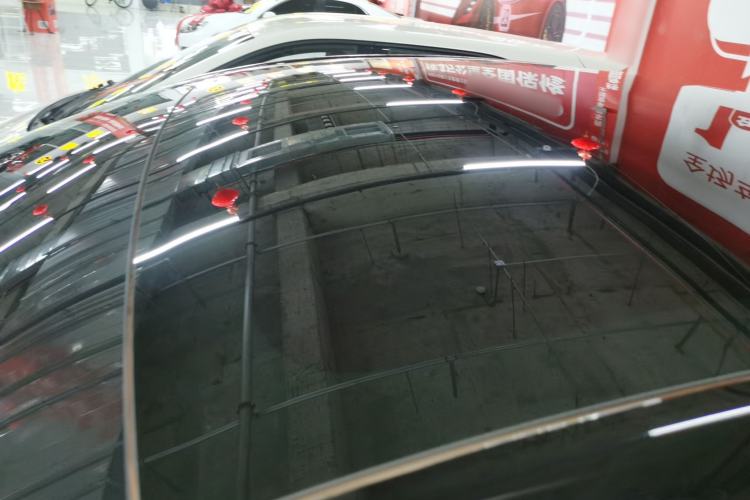 Used Tesla Model Y 2023 Rear-Wheel-Drive Version Roof