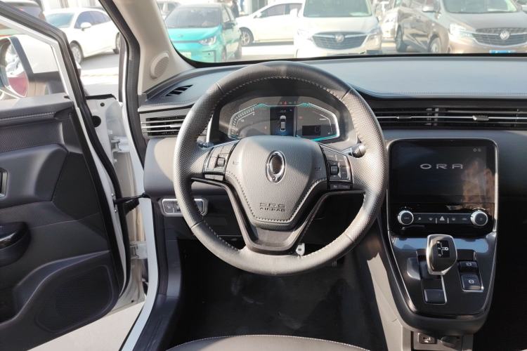 Used ORA iQ 2018 High-Range Version Smart Connectivity Model
