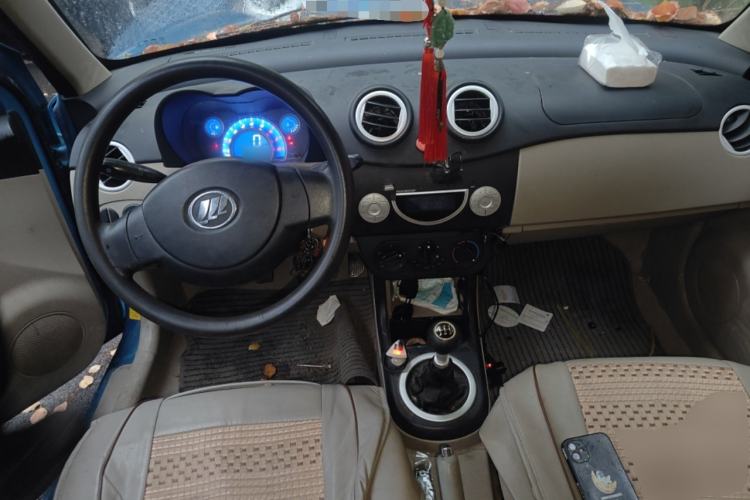 Used Lifan Auto 320 2012 Champion Edition 1.3L Manual CoolDrive Model Center Console