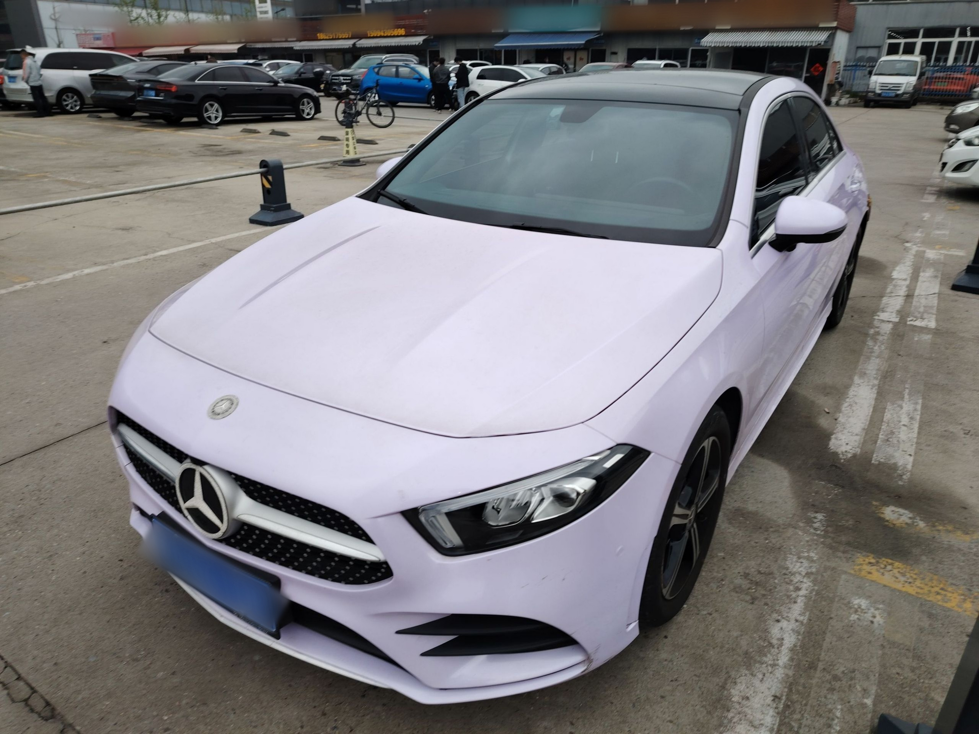 Под передней частью автомобиля