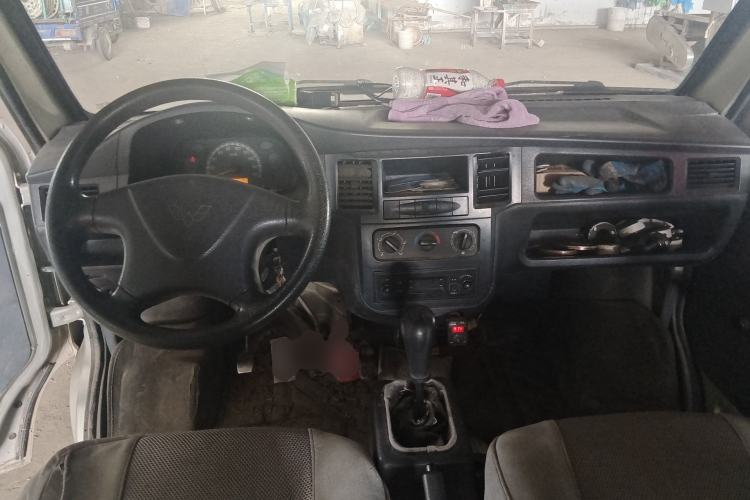 Used Wuling Zhiguang 2013 1.0L Practical Version Center Console