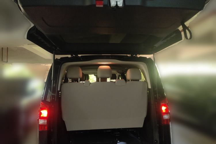 Used Mercedes-Benz Vito 2024 2.0T Elite Version 9 Seats Trunk