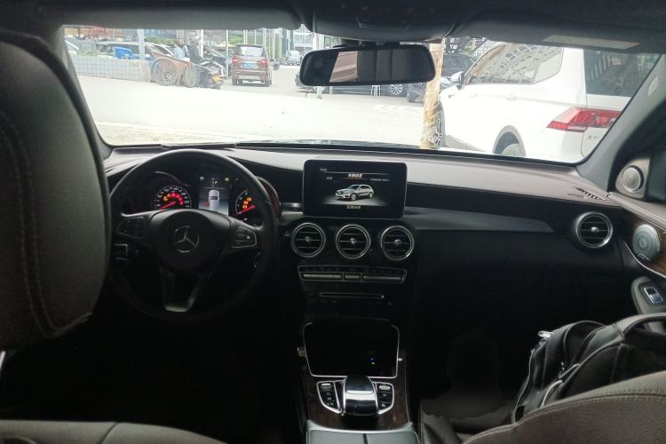 Used Mercedes-Benz GLC 2018 GLC 260 4MATIC Dynamic Edition Center Console