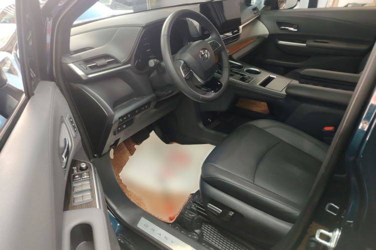 Used Toyota Granvia 2022 2.5L Hybrid Prestige Edition