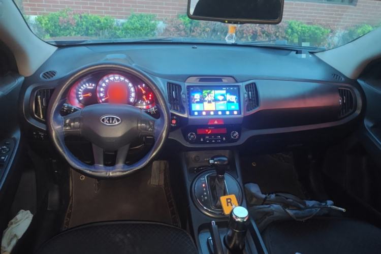 Used Kia Sportage R 2011 2.0L Automatic Two-Wheel Drive Premium Edition Center Console