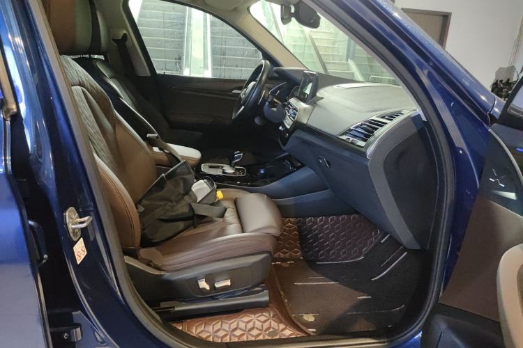 Used BMW X3 2022 Second Facelift xDrive30i Leading Edition M Night Sky Package Right Front Seat