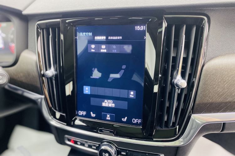 Used Volvo V90 2017 Cross Country T5 AWD Smart Range Edition Interior 10