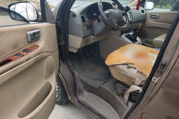 Used Foton MP-X E 2014 2.0L Wealth Express Classic Edition Basic Configuration with 4Gi-VVT
