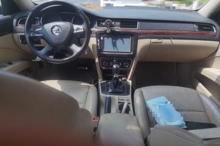 Used Skoda Superb 2013 1.8TSI Automatic Yashi Edition Center Console