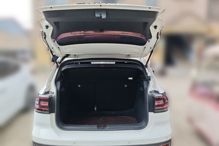 Used Volkswagen Tacqua 2020 1.5L Automatic Yue Trunk