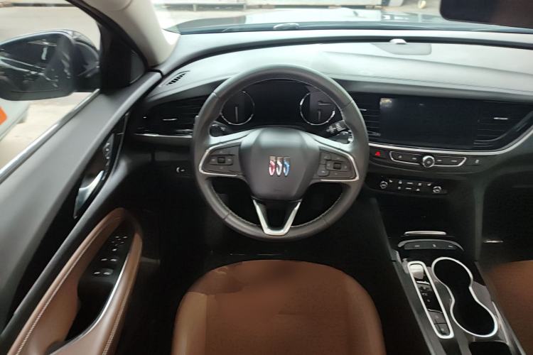 Used Buick Regal 2024 28T Luxury Edition Steering Wheel