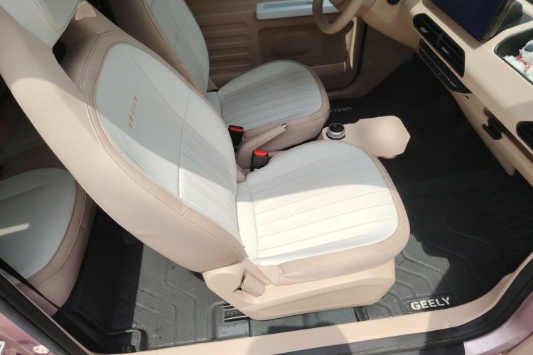 Used Geely Galaxy Panda 2023 Panda Mini 200km Endurance Bear Right Front Seat