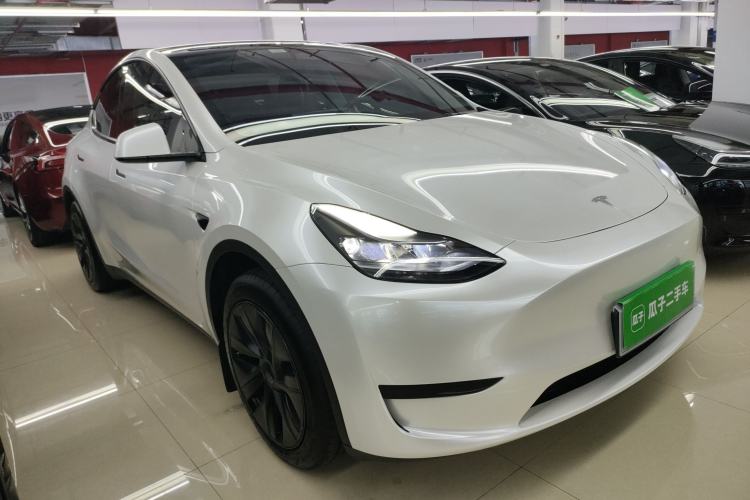 Used Tesla Model Y 2024 Rear-Wheel-Drive Version Front Right 45 Deg
