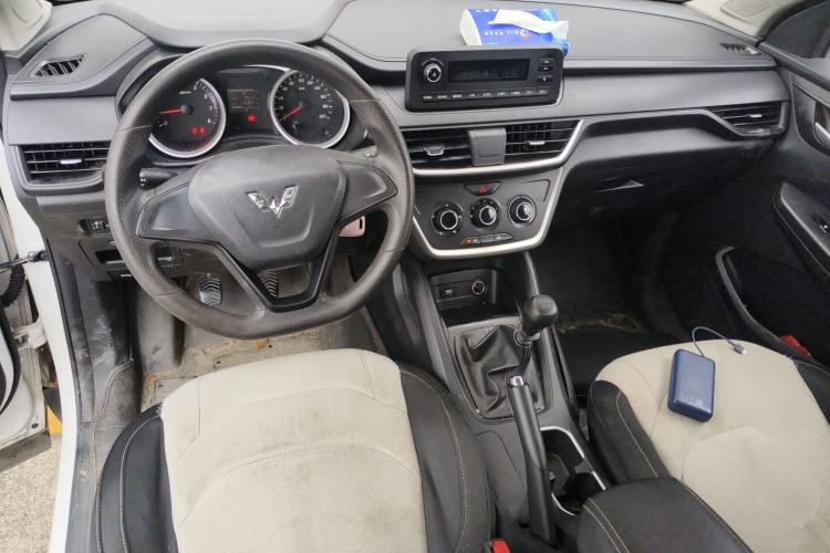 Used Wuling Hongguang S3 2019 1.5L Manual Standard Version China VI Standard Center Console