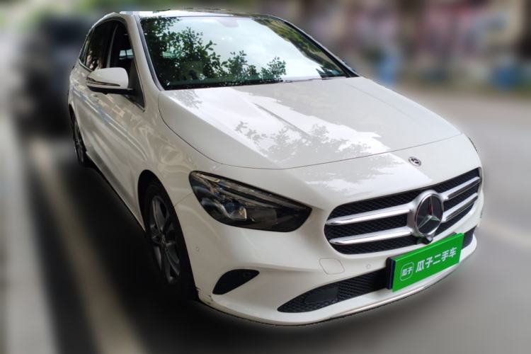 Used Mercedes-Benz B-Class 2020 B 200 Sport Edition Front Right 45 Deg