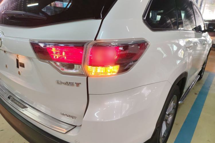 Used Toyota Highlander 2017 2.0T Two-Wheel Drive Luxury Edition 7 Seats Right Rear Taillight