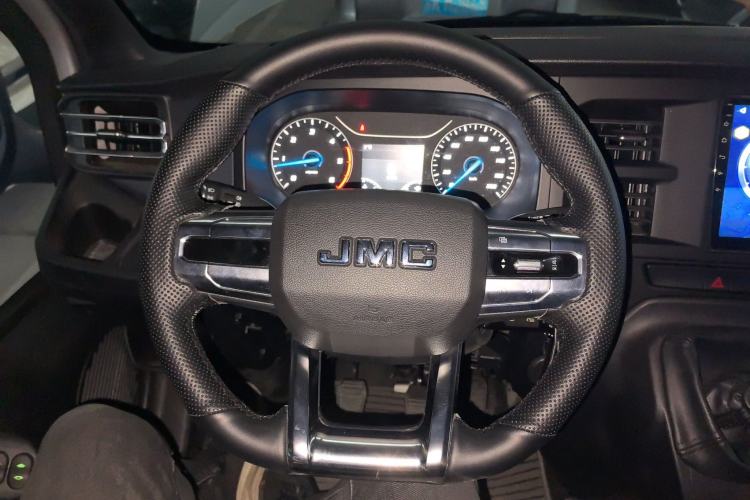 Used JMC Fushun 2023 2.0T Automatic Short-Wheelbase Low-Roof Commercial & Multi-Purpose Passenger Vehicle 6 Seats with Lift-Up Tailgate
