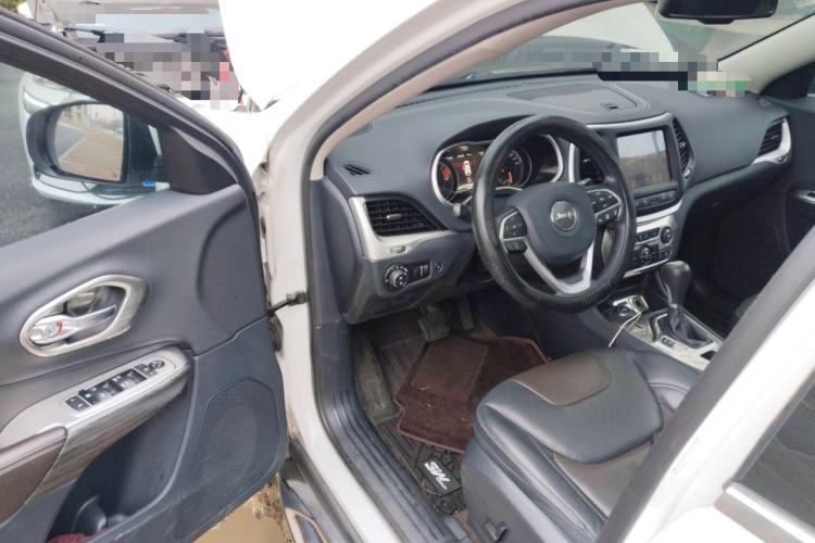 Used Jeep Cherokee 2016 2.4L All-in-One Edition
