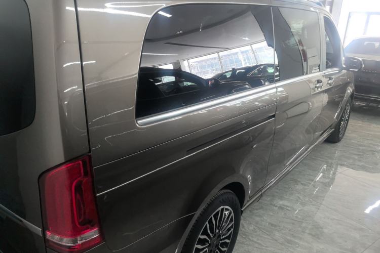 Used Mercedes-Benz V-Class 2017 V 260 L Prestige Extended Edition Exterior 4