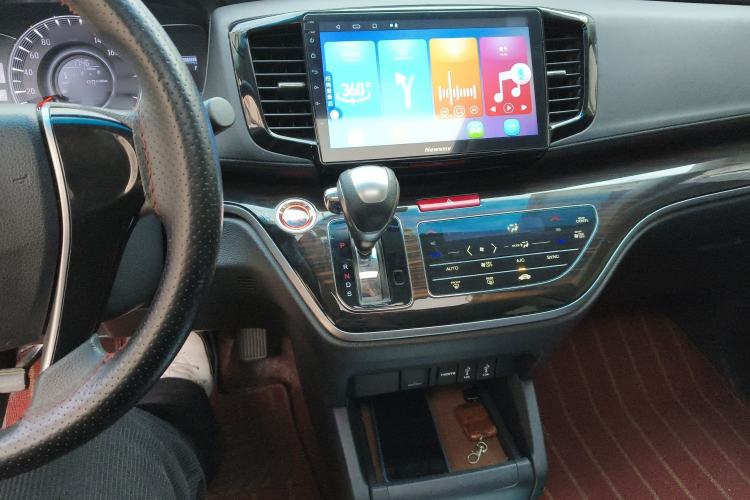 Used Honda Odyssey 2018 2.4L Luxury Edition Interior 2