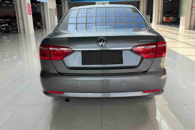 Used Volkswagen Lavida 2013 Revised Classic 1.6L Automatic Fashion Edition Exterior 4