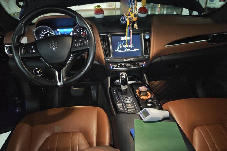 Used Maserati Levante 2016 3.0T Standard Edition Center Console