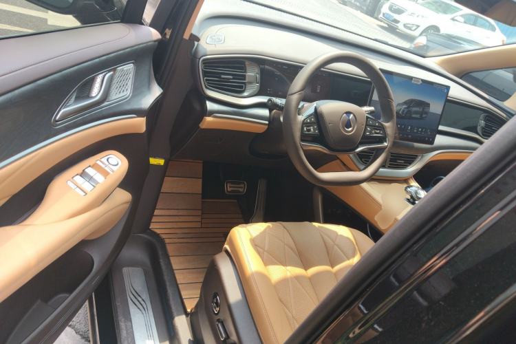 Used Denza D9 2025 DM-i Smart Drive 1020 Four-Wheel Drive Deluxe Model Driver Seat